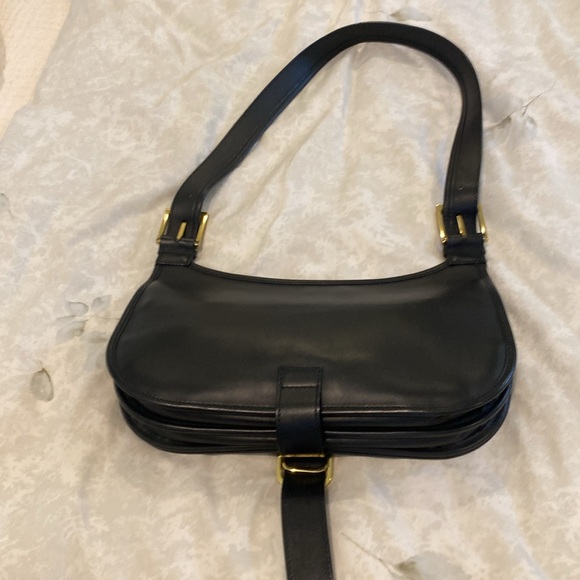 Gucci black leather bag. Excellent condition (very minor scratches, shown in pic - Picture 4 of 7